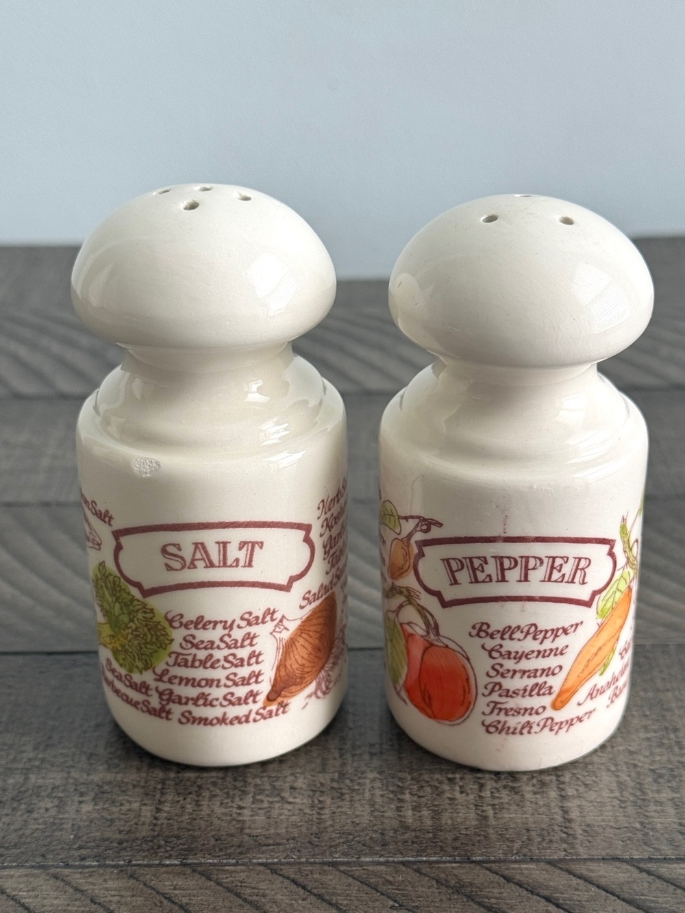 Vintage 1980s Avon Country Kitchen Salt & Pepper Shakers - Retro Farmhouse Decor